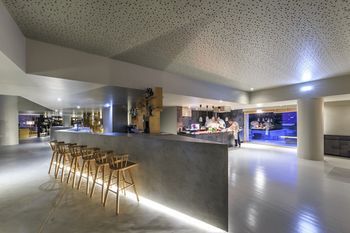 Hotel Bar